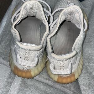 Yeezy’s seasame good condition